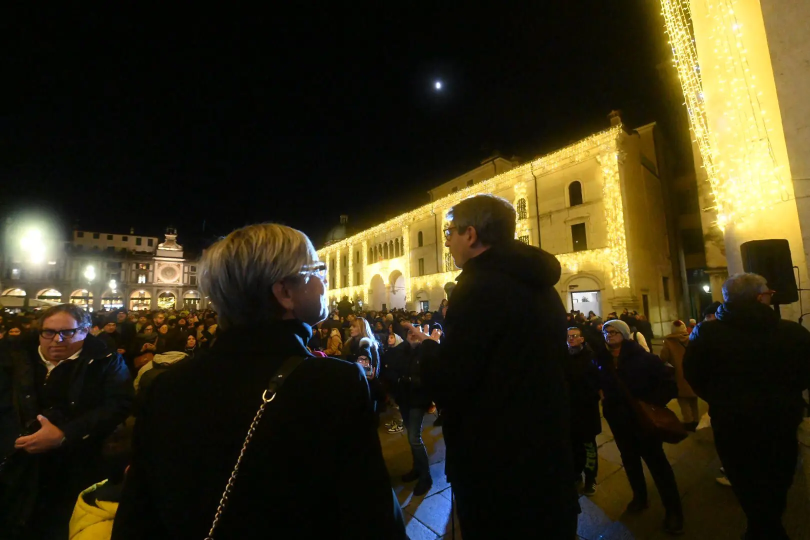 L'accensione delle luminarie in città