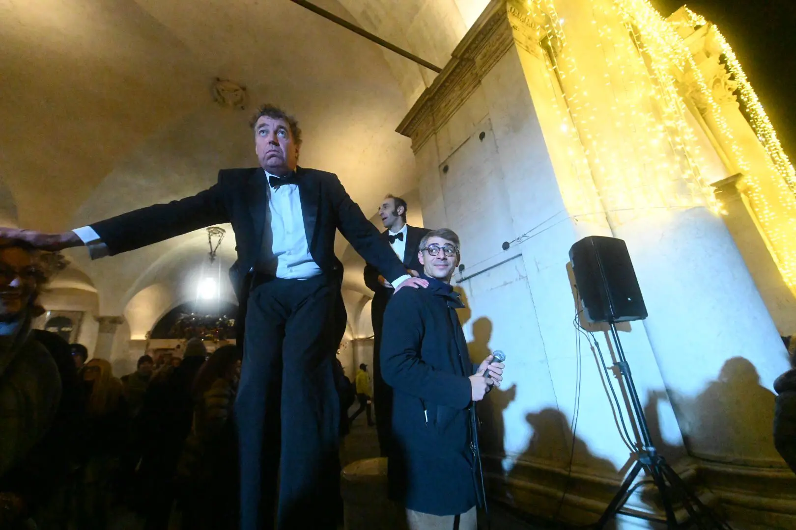 L'accensione delle luminarie in città