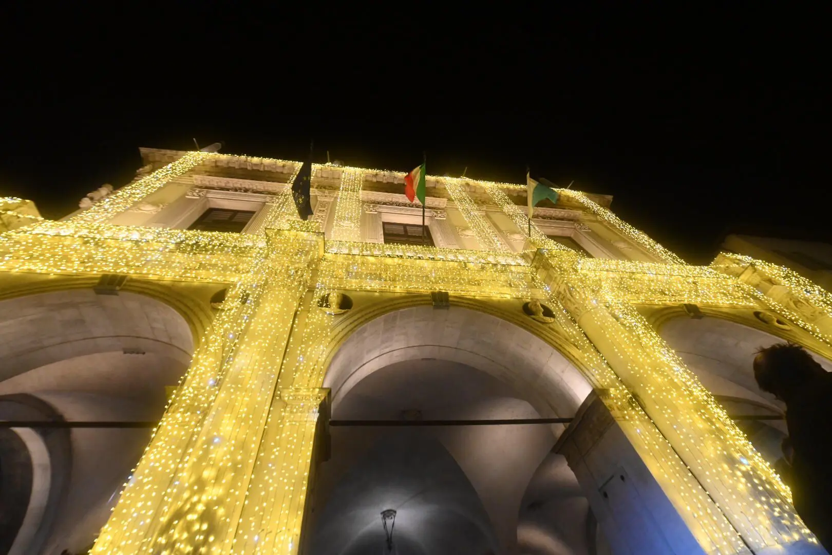 L'accensione delle luminarie in città