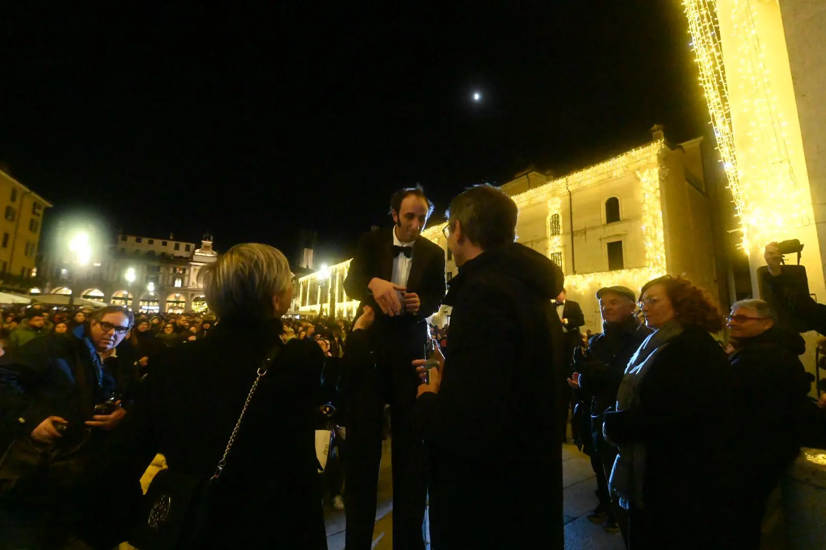 L'accensione delle luminarie in città