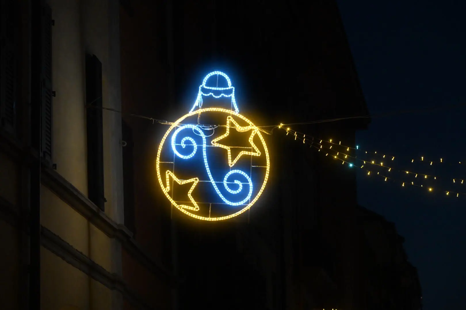 L'accensione delle luminarie in città