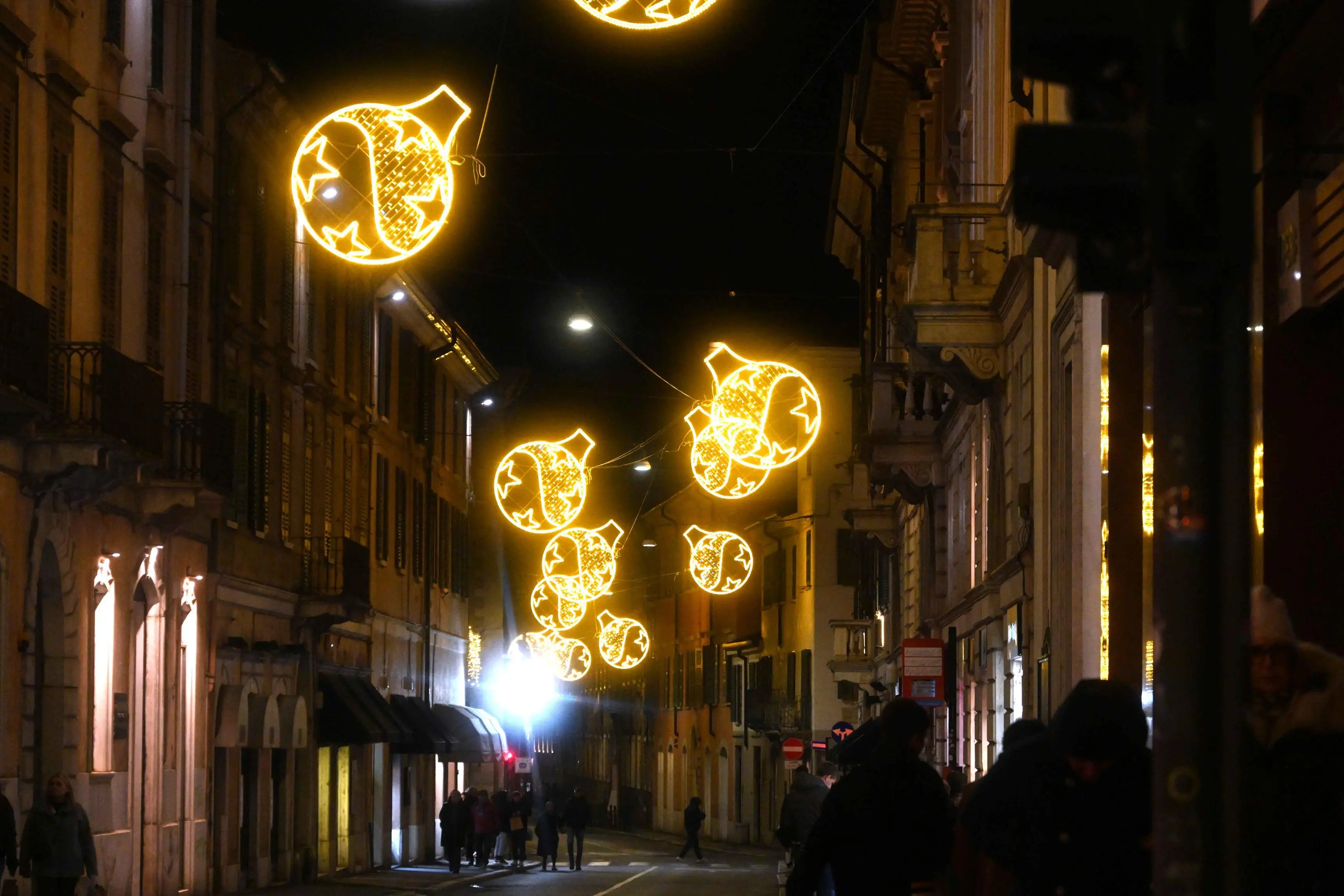 CRONACA BRESCIA PIAZZA LOGGIA ACCENSIONE LUMINARIE NATALIZIE PER CARINI 29-11-2025 MARCO ORTOGNI NEW EDEN GROUP