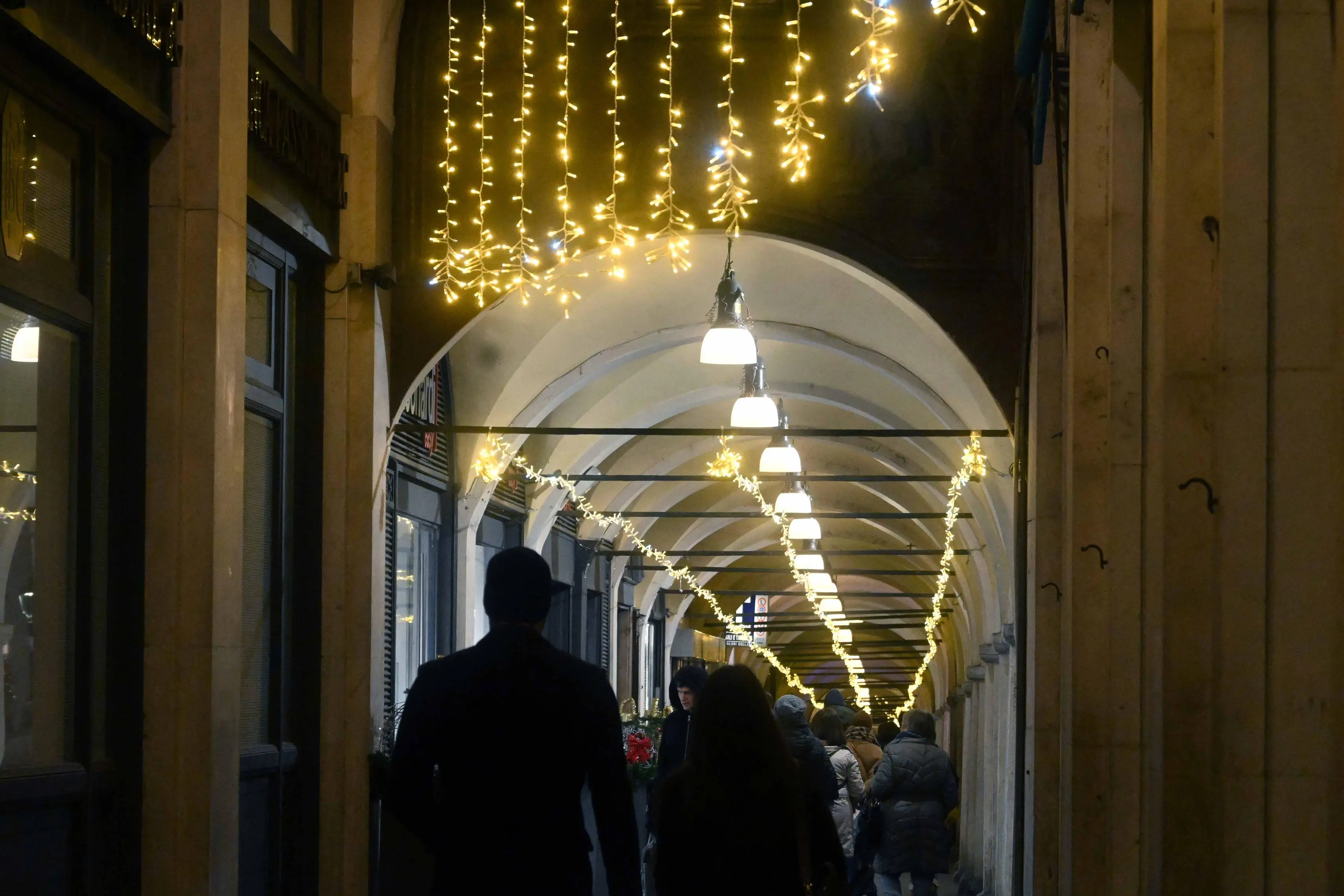 CRONACA BRESCIA PIAZZA LOGGIA ACCENSIONE LUMINARIE NATALIZIE PER CARINI 29-11-2025 MARCO ORTOGNI NEW EDEN GROUP