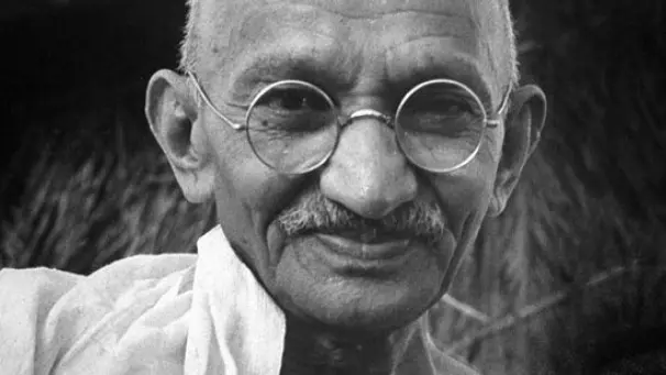Mohandas Karamchand Ghandi, detto anche “Mahatma” (ossia la Grande Anima) - © www.giornaledibrescia.it