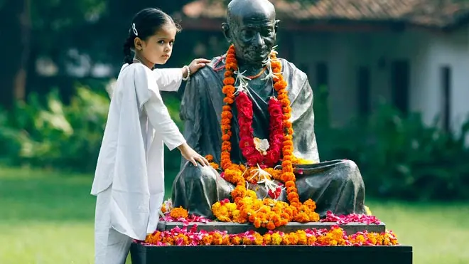 Una statua di Gandhi in India - © www.giornaledibrescia.it