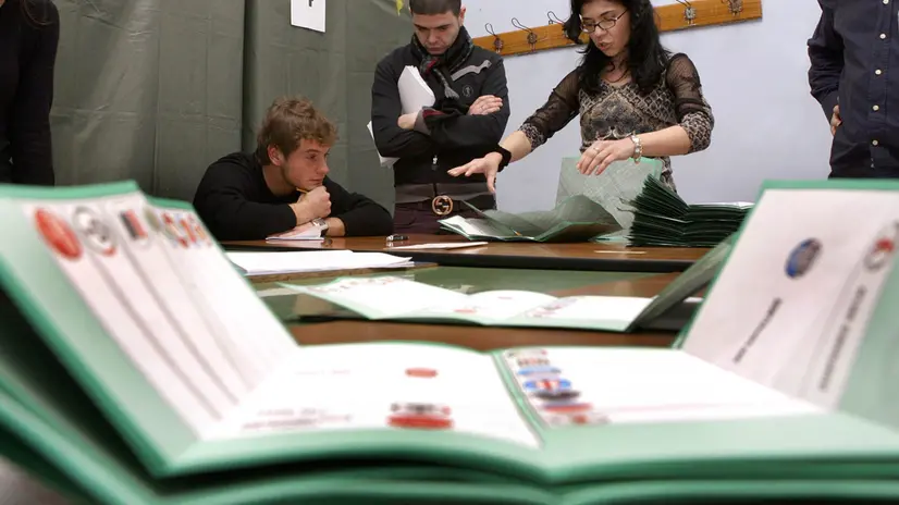 Un seggio elettorale (foto d’archivio) - © www.giornaledibrescia.it