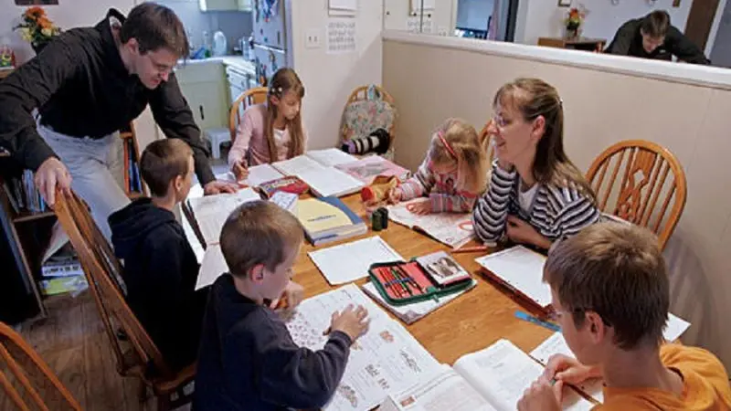 Genitori e figli insieme sui libri - © www.giornaledibrescia.it