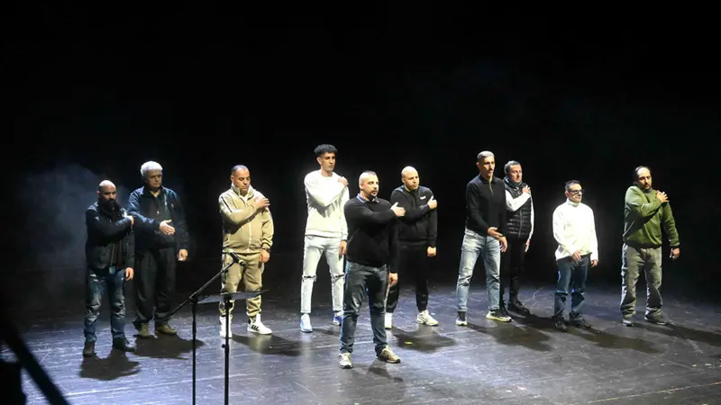 Lo spettacolo vite in attesa al Teatro Sociale