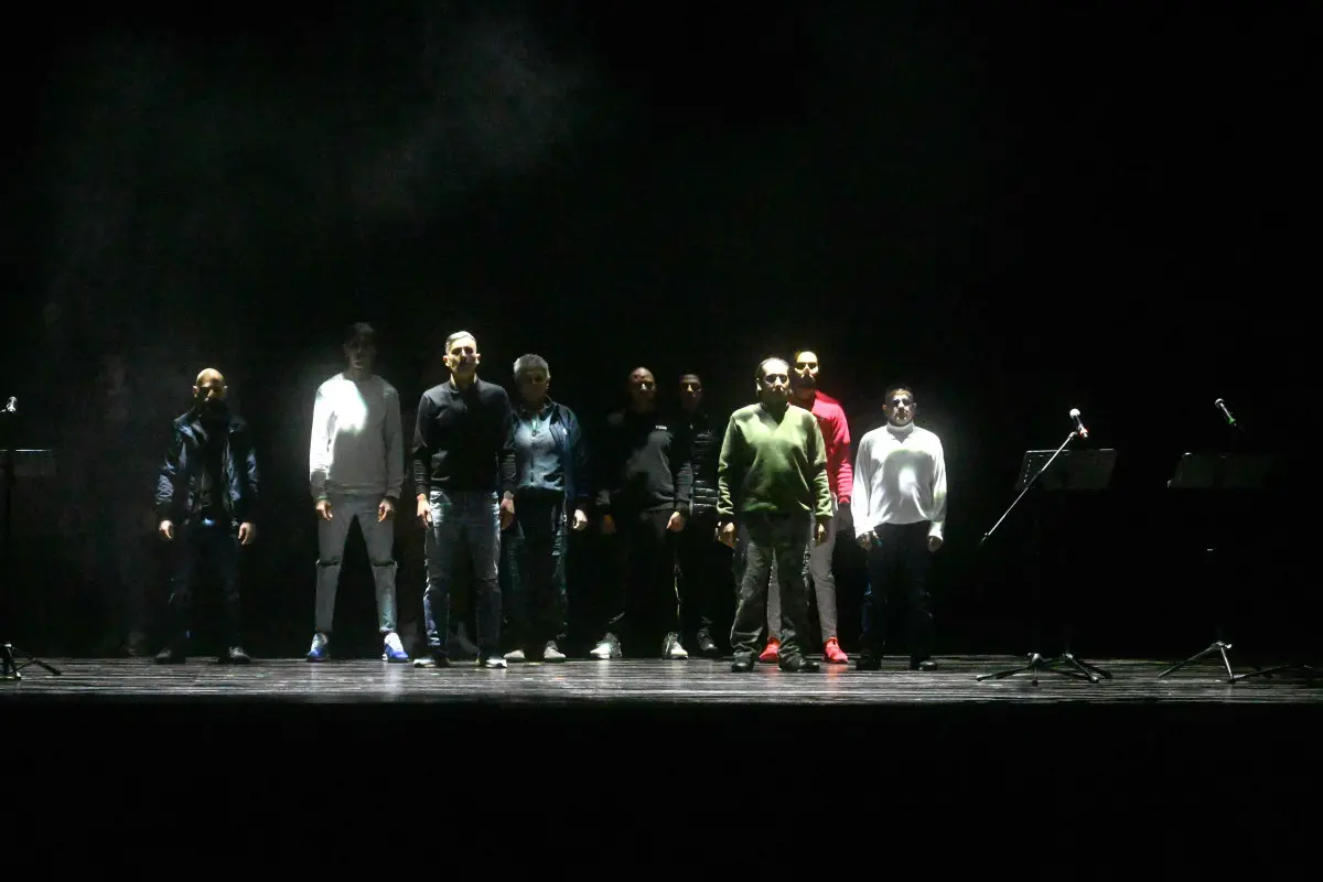 Lo spettacolo vite in attesa al Teatro Sociale