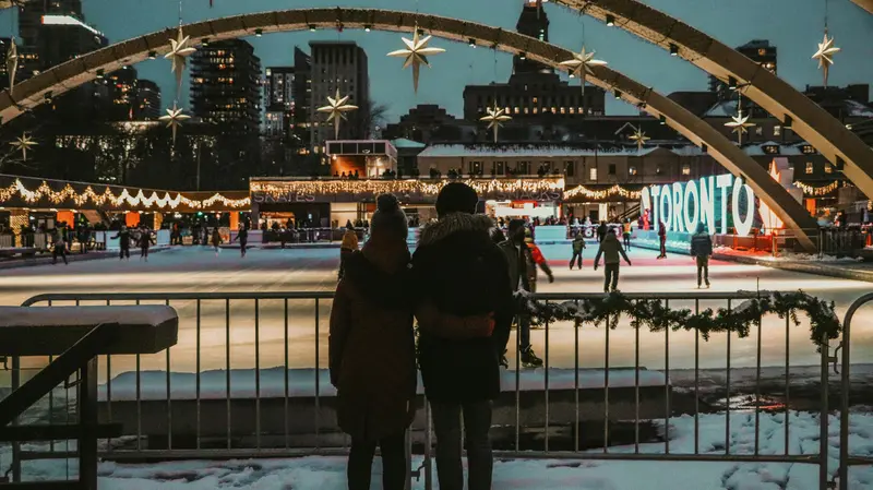 Una pista di pattinaggio sul ghiaccio