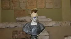 Palcoscenici archeologici, l'installazione di Vezzoli in Capitolium (2021)