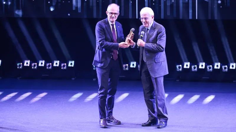 Franco Stivali ritira il premio per Crew Cremonesi - Foto New Reporter Favretto/Comincini © www.giornaledibrescia.it