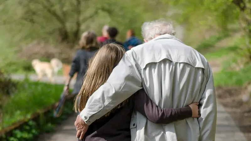 Sono spesso i «giovani anziani» a sostenere figli e nipoti