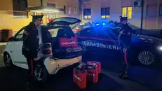 L'auto e la refurtiva recuperata dai carabinieri - © www.giornaledibrescia.it