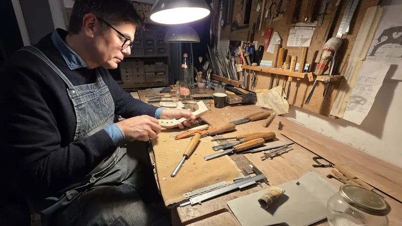 Il liutaio è un mestiere antico e di fine artigianato - © www.giornaledibrescia.it