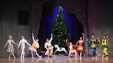 Una scena dello Schiaccianoci del Balletto dell'Opera di Tbilisi