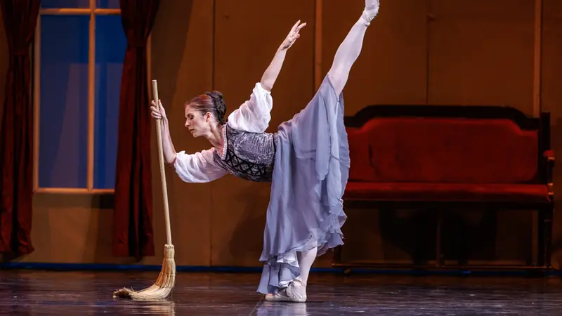 Il Balletto del Teatro dell'Opera Nazionale della Romania porta Cenerentola al Sociale