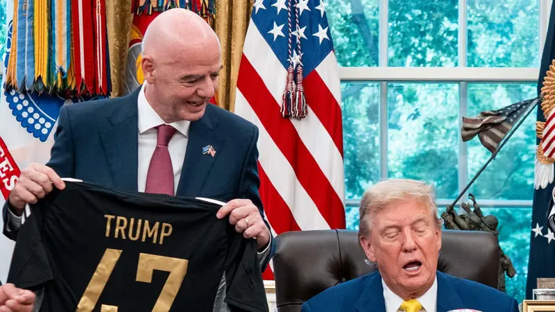 Donald Trump insieme a Gianni Infantino - Foto Afp © www.giornaledibrescia.it