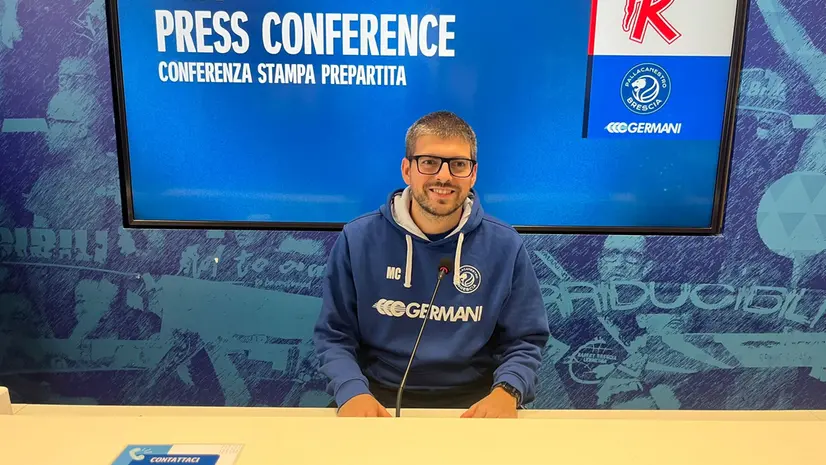Coach Matteo Cotelli in conferenza - © www.giornaledibrescia.it