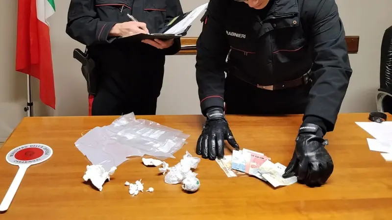 Droga e contanti sequestrati dai carabinieri
