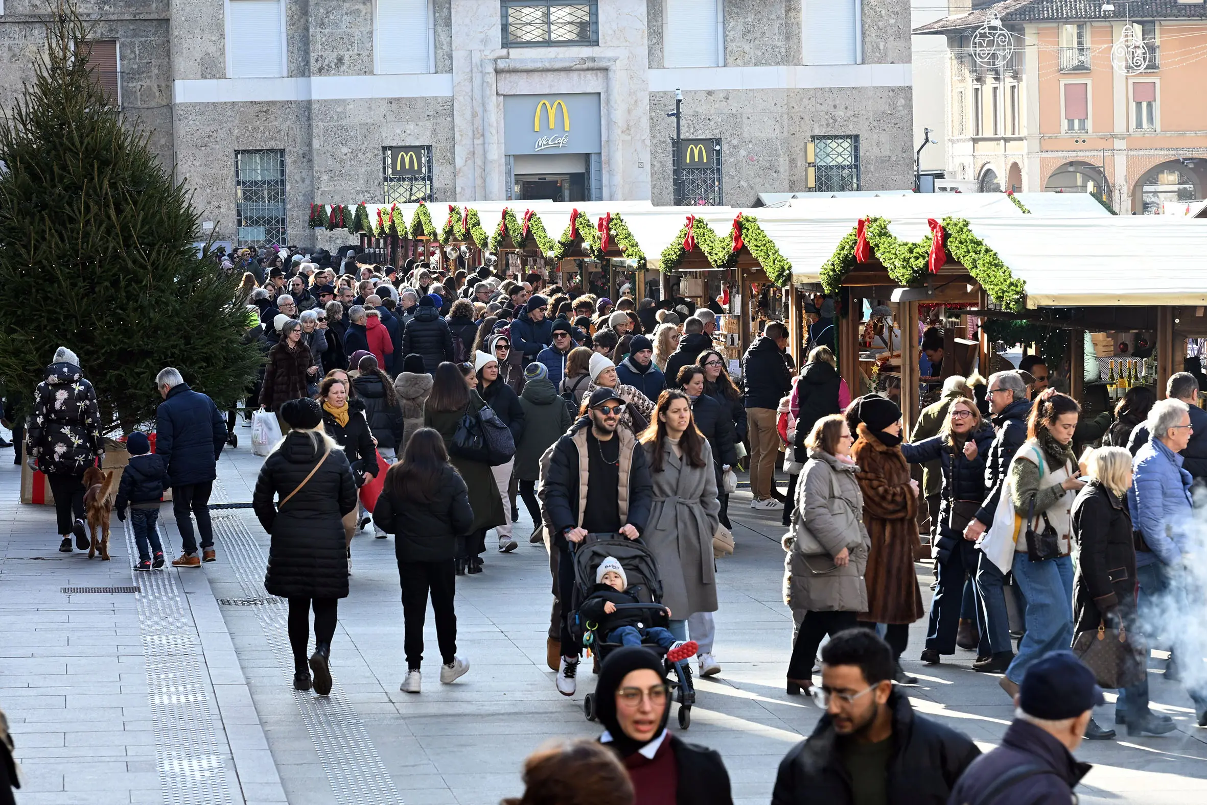 Il Villaggio di Natale in piazza Vittoria