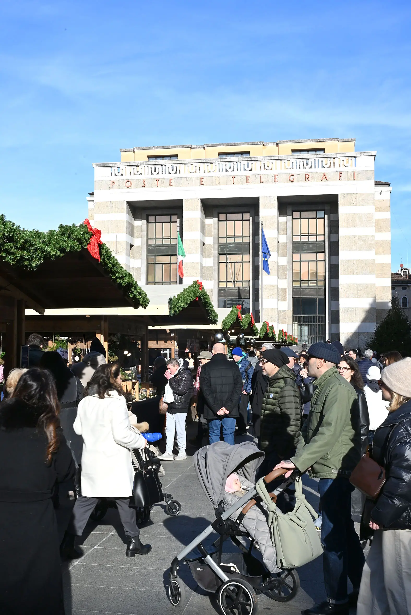 Il Villaggio di Natale in piazza Vittoria