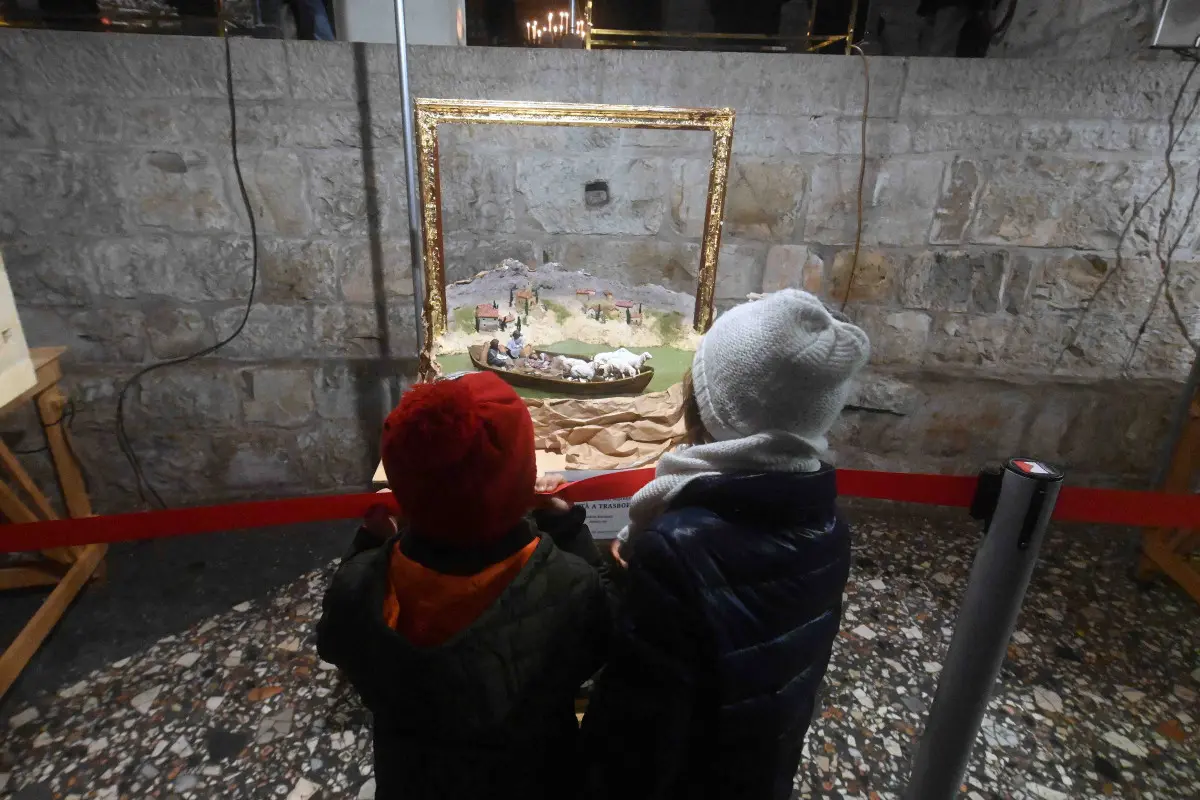 L'inaugurazione della mostra dei presepi Mcl