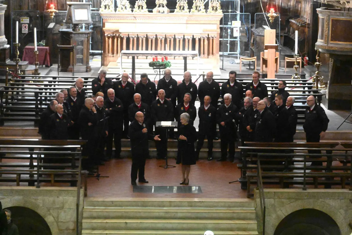 L'inaugurazione della mostra dei presepi Mcl