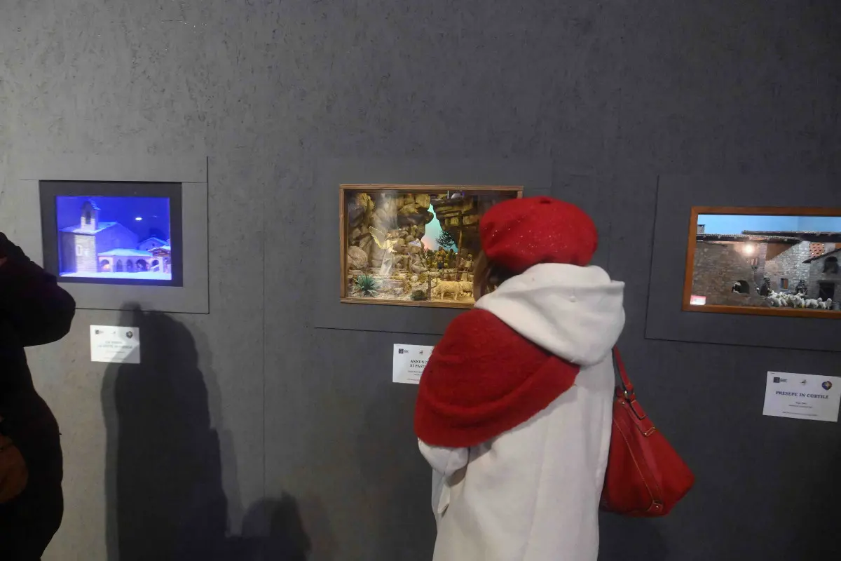 L'inaugurazione della mostra dei presepi Mcl