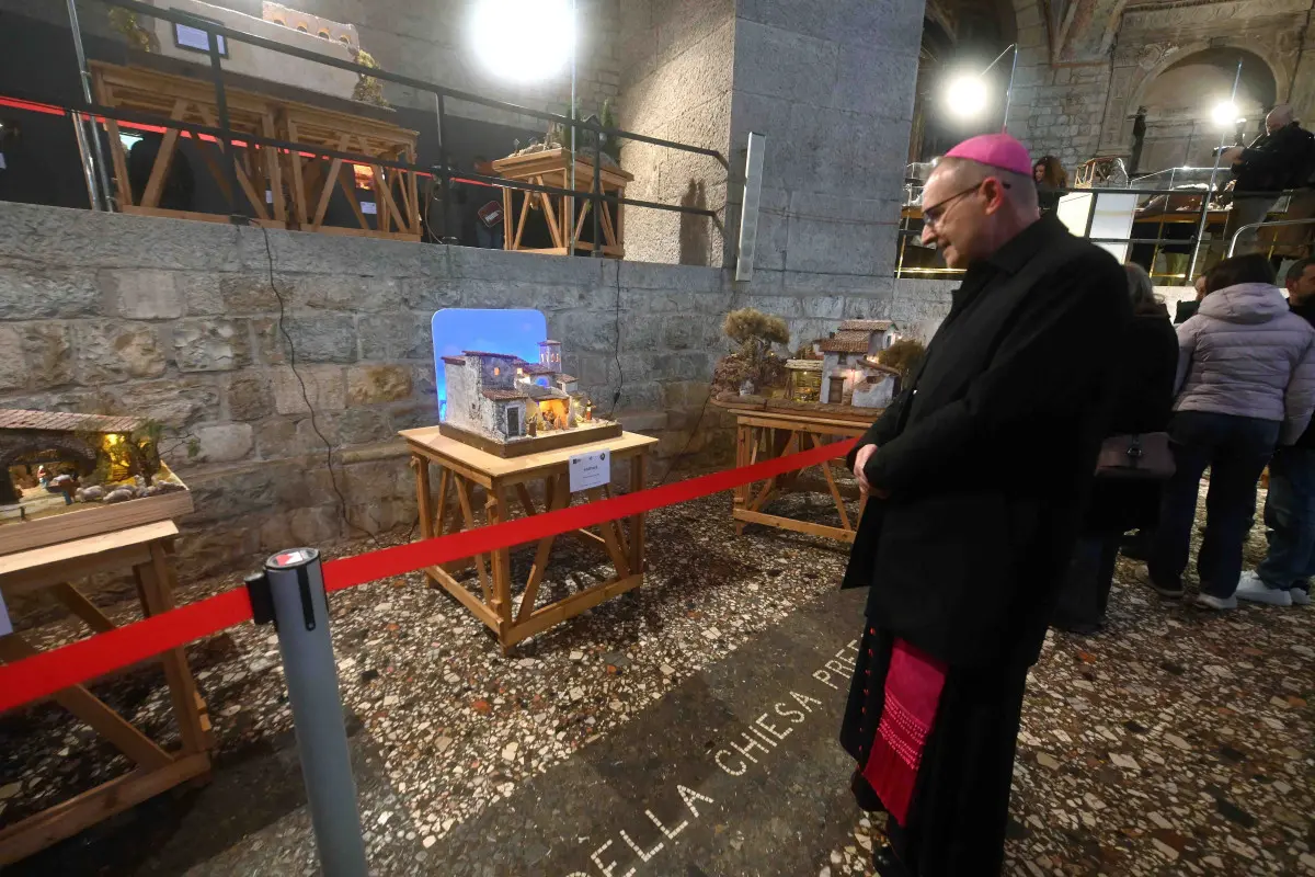 L'inaugurazione della mostra dei presepi Mcl