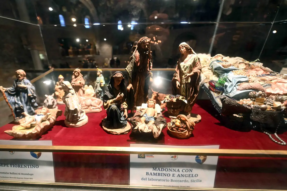 L'inaugurazione della mostra dei presepi Mcl