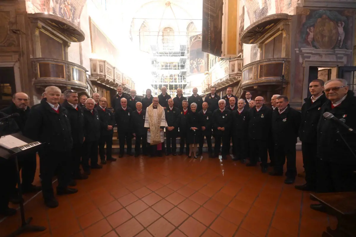 L'inaugurazione della mostra dei presepi Mcl