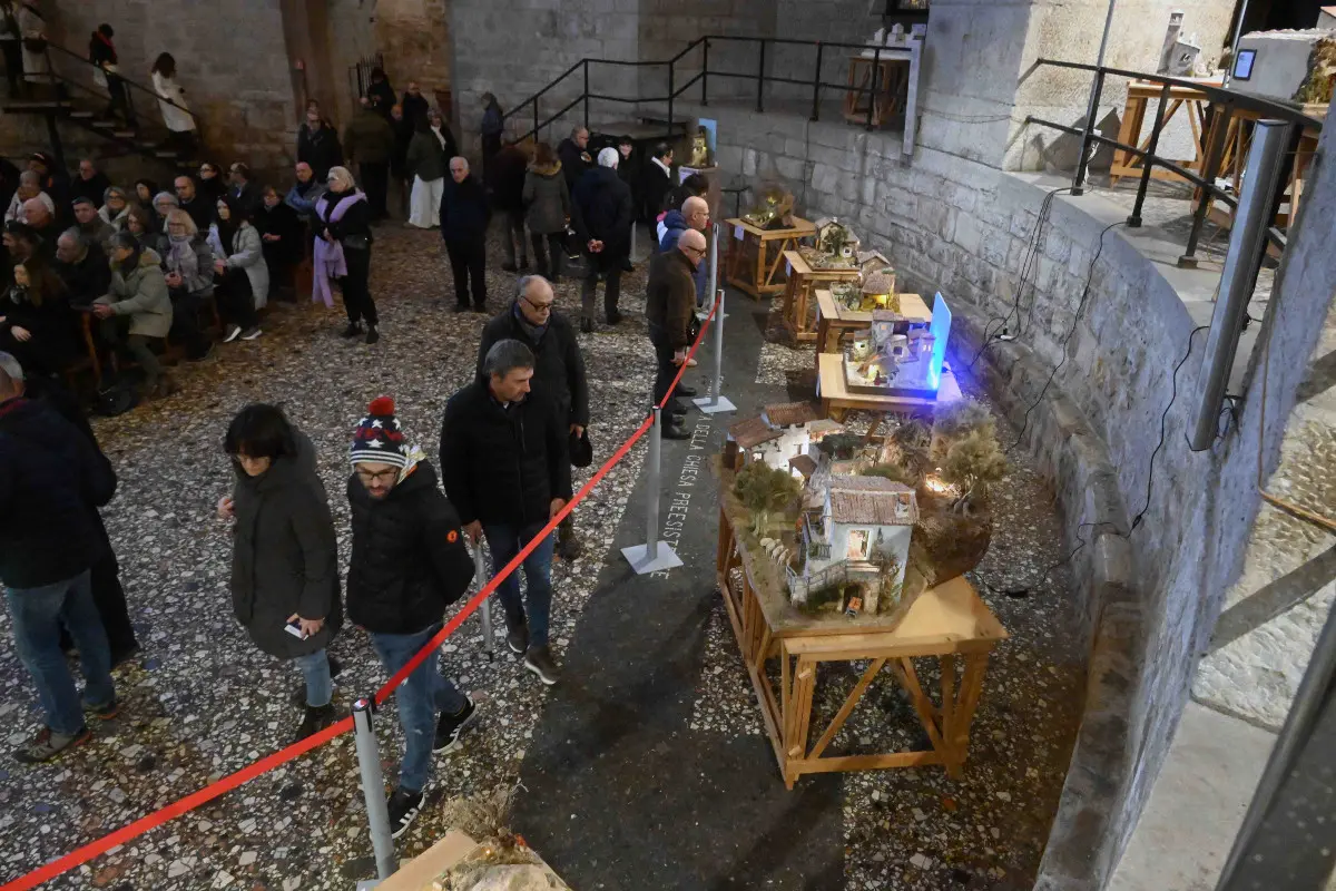 L'inaugurazione della mostra dei presepi Mcl