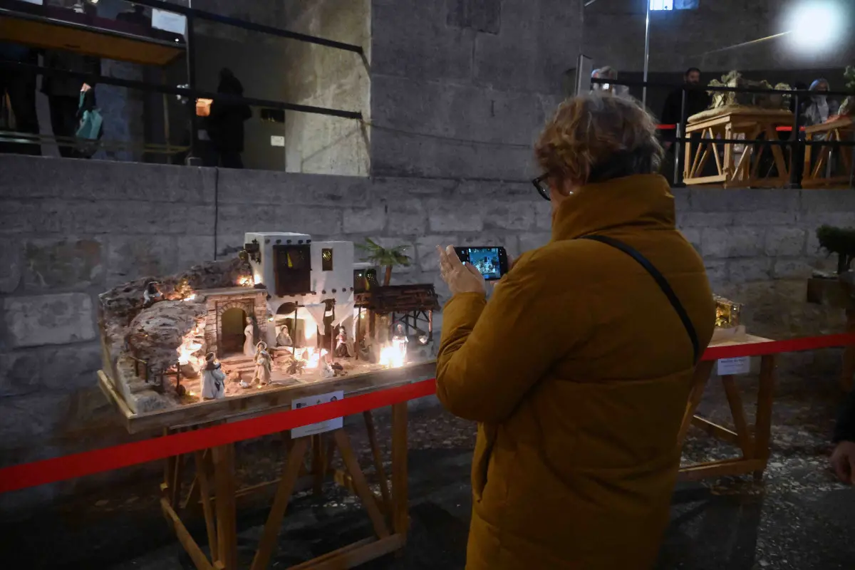 L'inaugurazione della mostra dei presepi Mcl