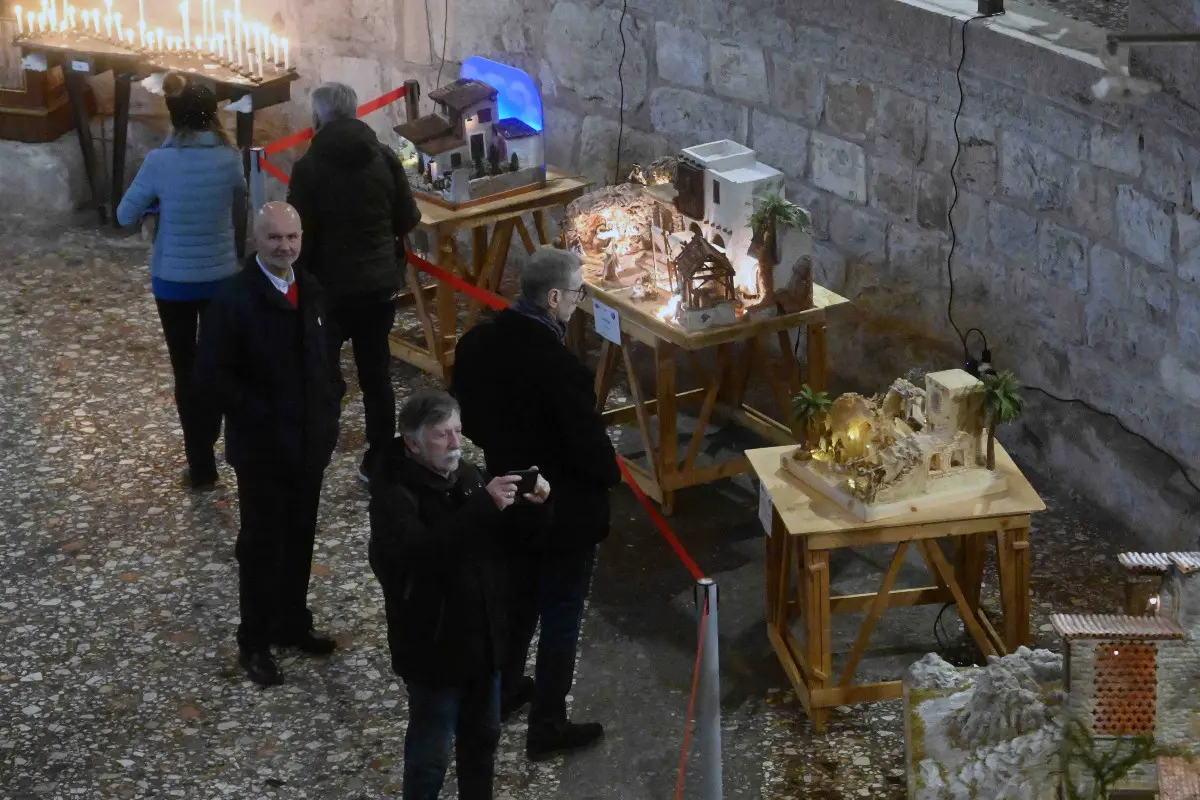 L'inaugurazione della mostra dei presepi Mcl