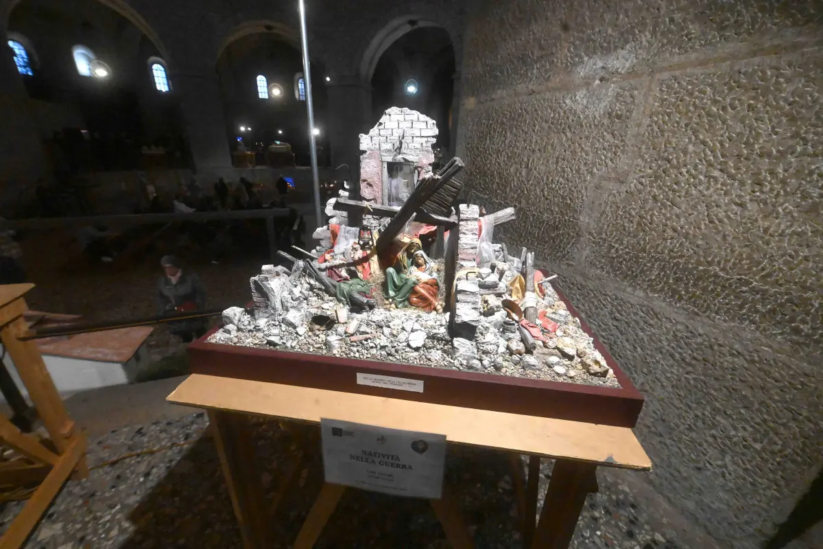 L'inaugurazione della mostra dei presepi Mcl