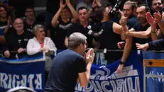 Coach Cotelli ringrazia i tifosi - Foto Ciamillo Castoria © www.giornaledibrescia.it