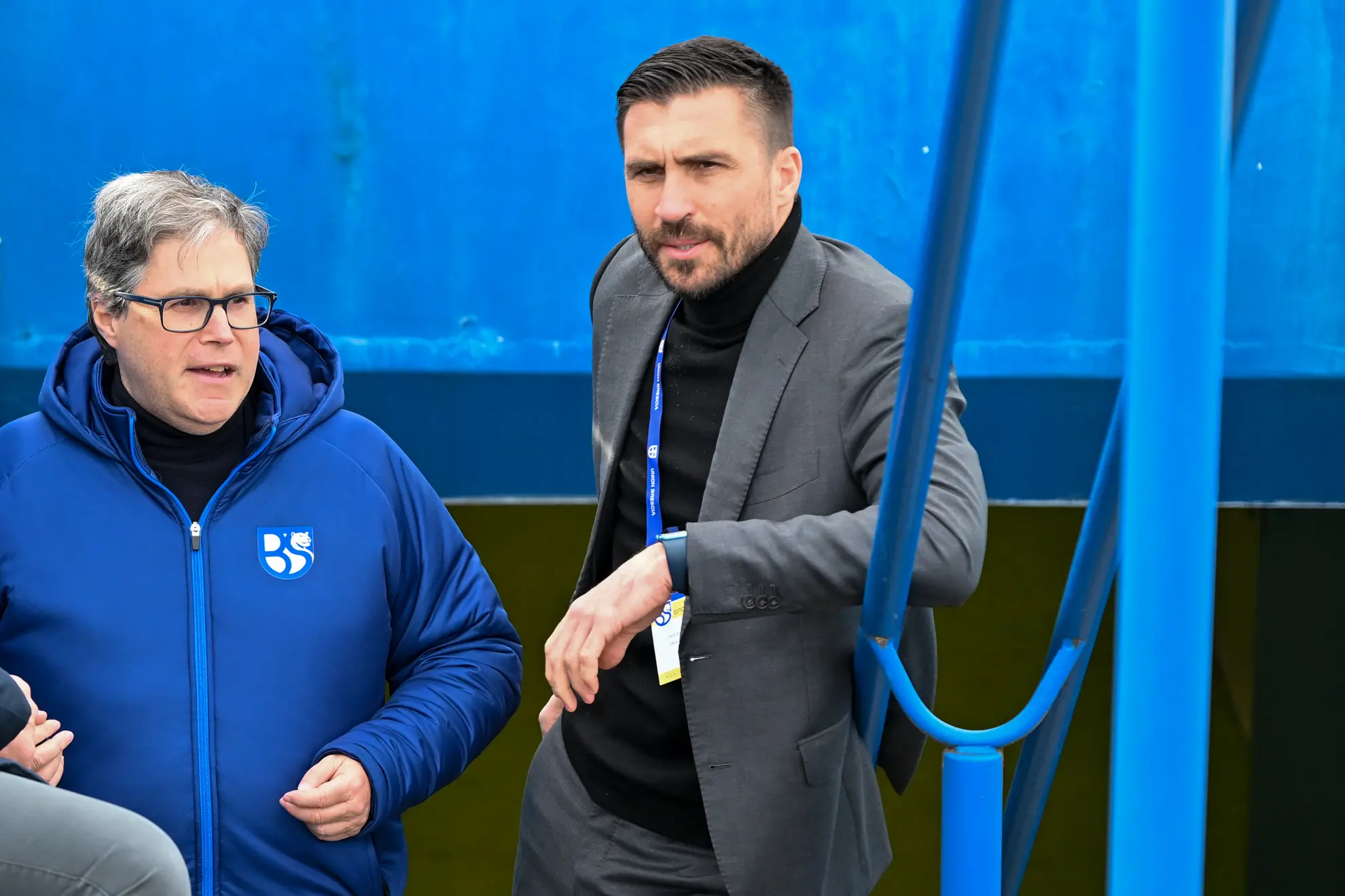 Il presidente del Lumezzane Andrea Caracciolo sotto la Curva Nord