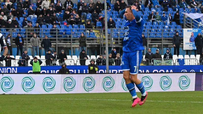 Di Molfetta dopo il rigore sbagliato - Foto New Reporter Pasotti © www.giornaledibrescia.it