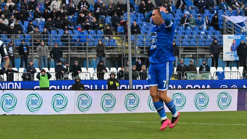 Di Molfetta dopo il rigore sbagliato - Foto New Reporter Pasotti © www.giornaledibrescia.it