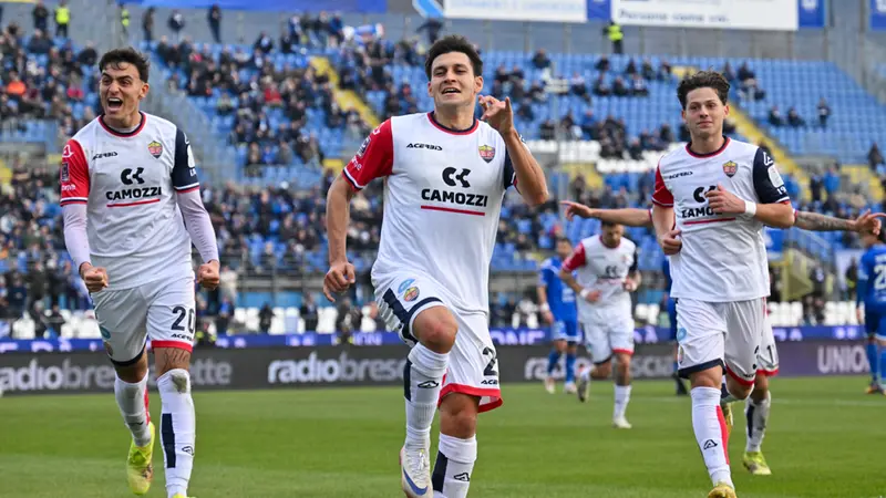 Iori esulta dopo il gol - Foto New Reporter Pasotti © www.giornaledibrescia.it