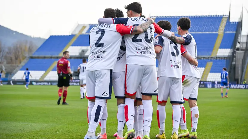 Il Lumezzane festeggia al Rigamonti - Foto New Reporter Pasotti © www.giornaledibrescia.it