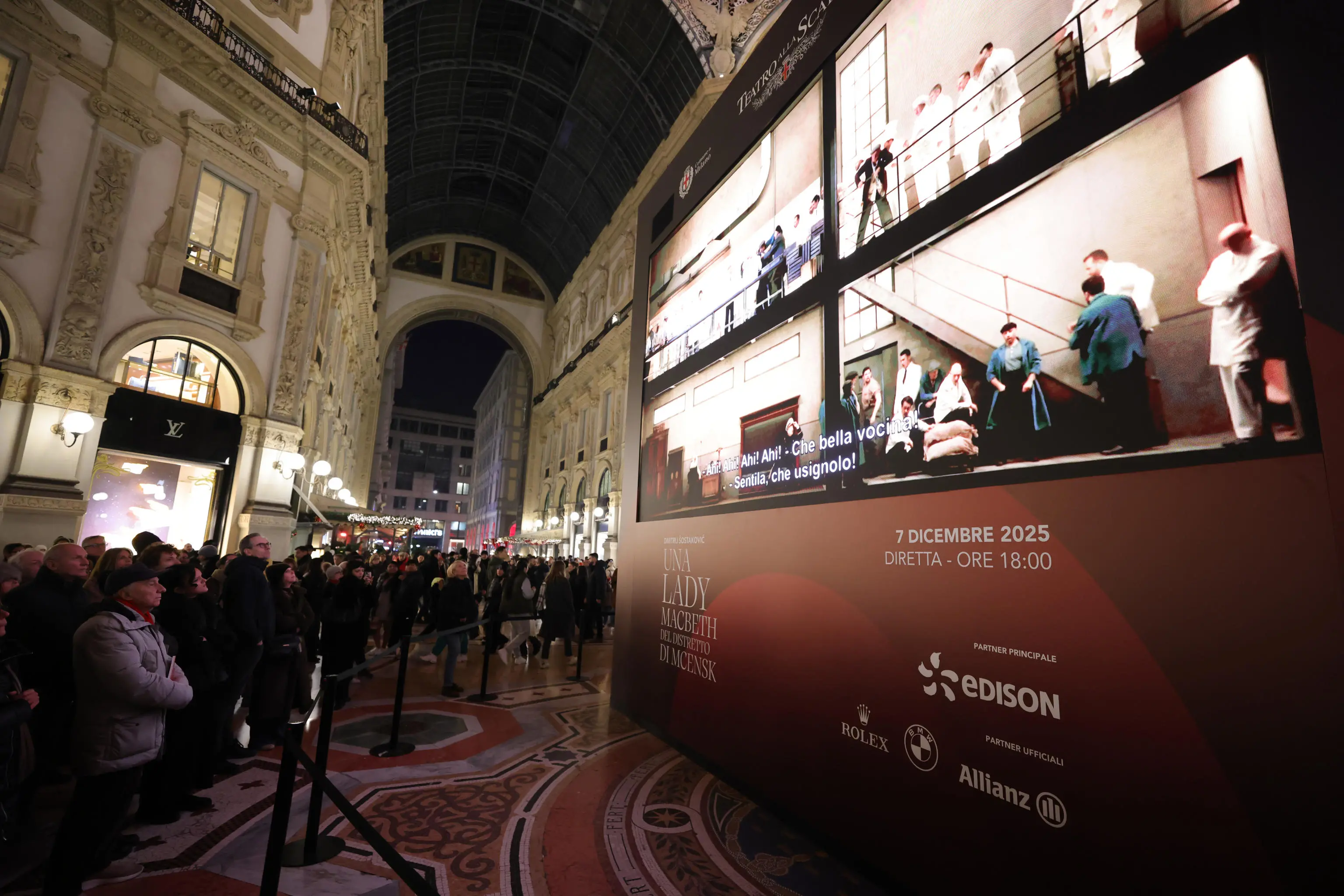 Foto trasmissione all'Ottagono della Galleria Vittorio Emanuele II - "Una Lady Macbeth del distretto di Mcensk"