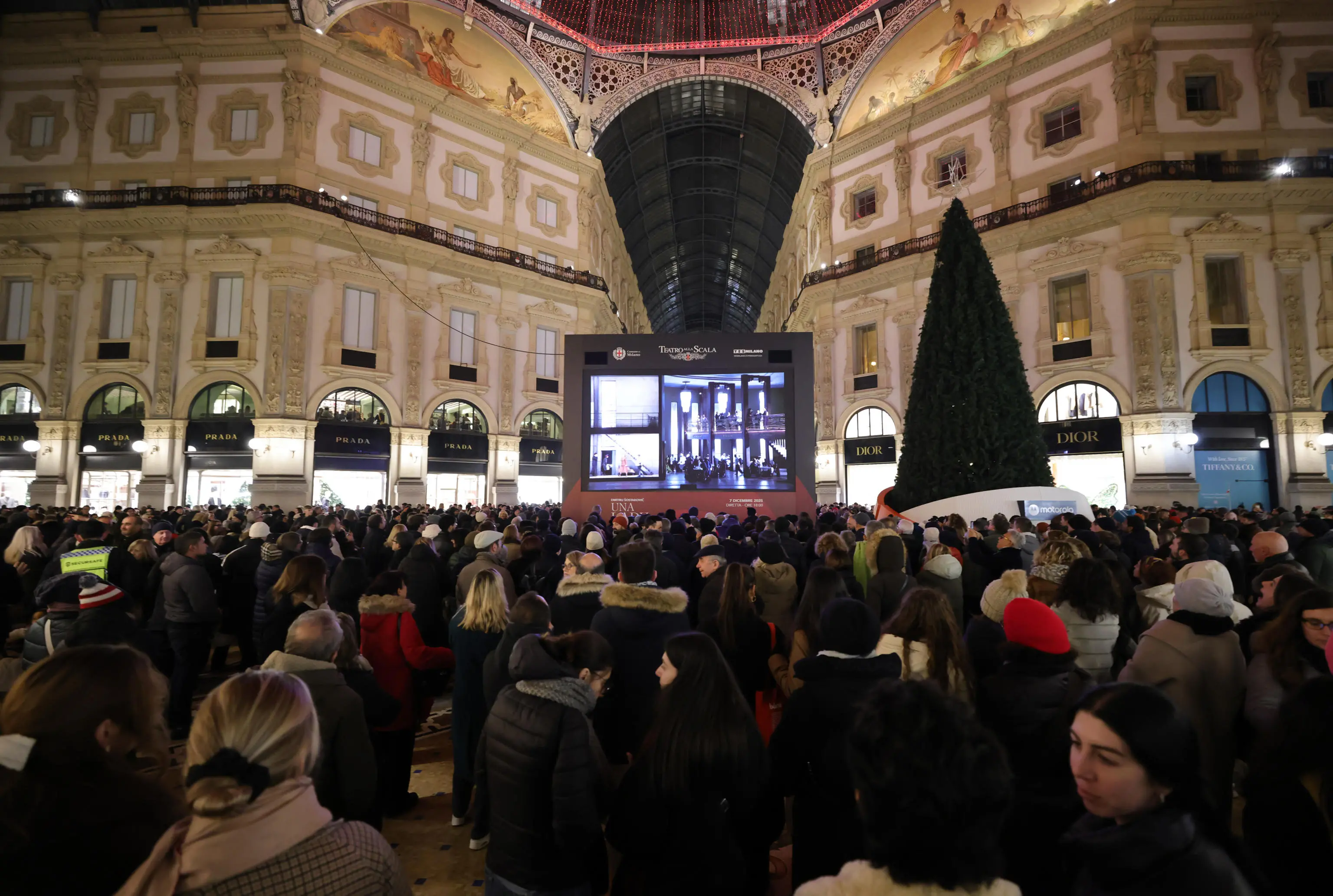 Foto trasmissione all'Ottagono della Galleria Vittorio Emanuele II - "Una Lady Macbeth del distretto di Mcensk"