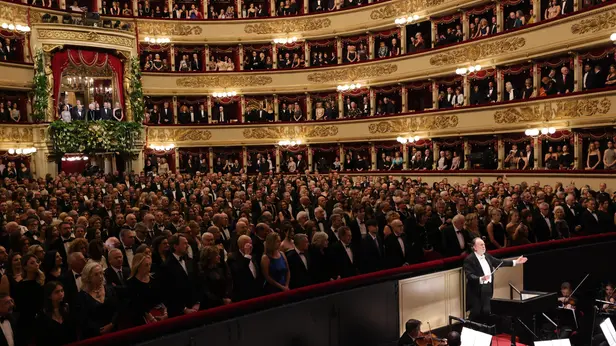 epa12577466 A handout photo made available by the Teatro alla Scala press office shows the audience's applauding for Senator for Life Liliana Segre as she entered the theater's main box, which opens this year's opera season with 'A Lady Macbeth in the Mtsensk District,' conducted by Riccardo Chailly, on his twelfth and final as the theater's music director in Milan, Italy, 07 December 2025. EPA/TEATRO ALLA SCALA HANDOUT +++ ANSA PROVIDES ACCESS TO THIS HANDOUT PHOTO TO BE USED SOLELY TO ILLUSTRATE NEWS REPORTING OR COMMENTARY ON THE FACTS OR EVENTS DEPICTED IN THIS IMAGE - NO ARCHIVING - NO LICENSING - NPK +++HANDOUT EDITORIAL USE ONLY/NO SALES