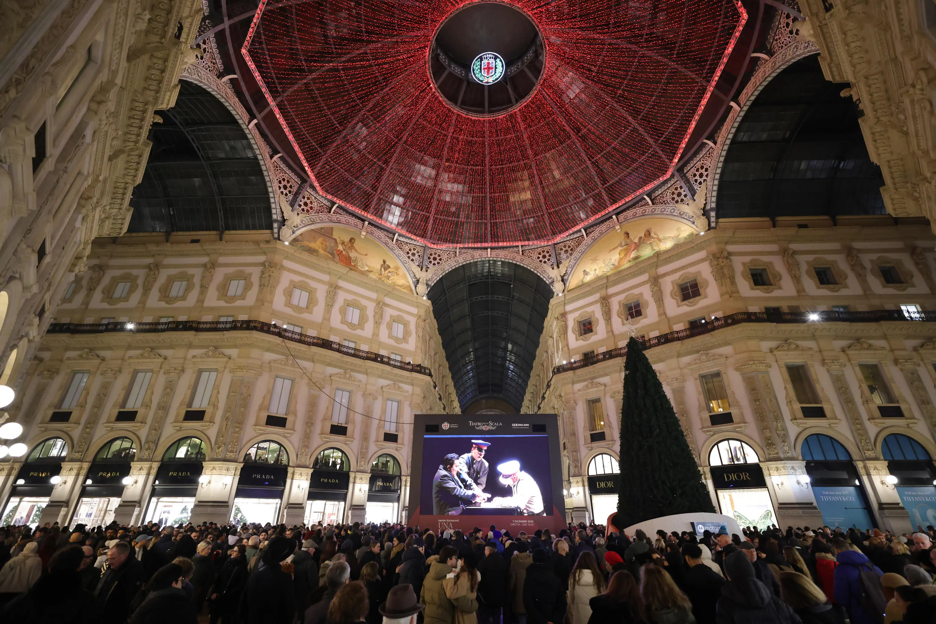 Foto trasmissione all'Ottagono della Galleria Vittorio Emanuele II - "Una Lady Macbeth del distretto di Mcensk"