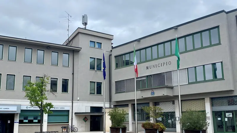 Il municipio di Calcinato - © www.giornaledibrescia.it