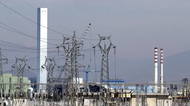 Elettrodotti vicino al termoutilizzatore di Brescia - Foto Neg © www.giornaledibrescia.it