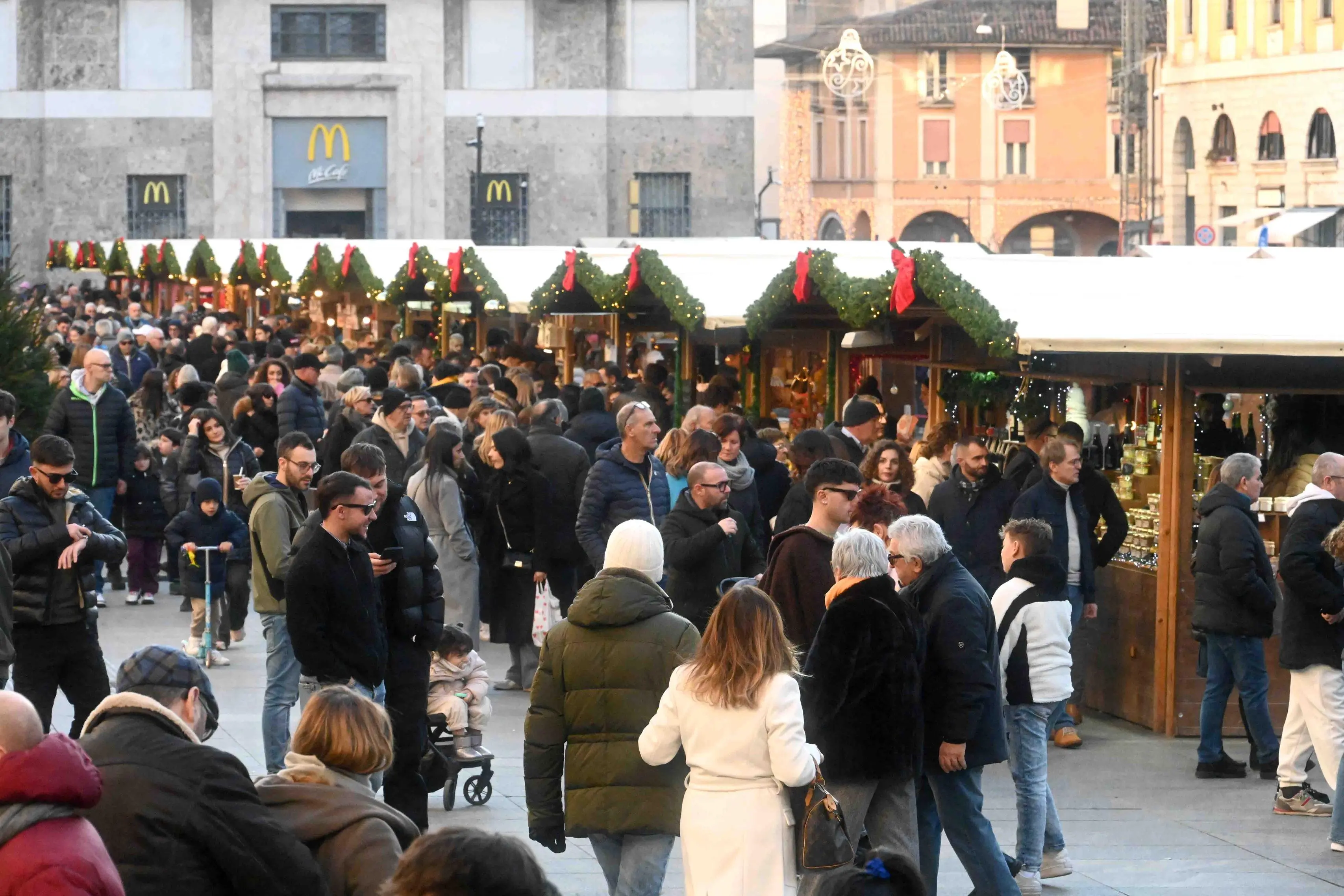 CRONACA BRESCIA CENTRO FESTA DELL'IMMACOLATA PER CARINI 08-12-2025 MARCO ORTOGNI NEW EDEN GROUP
