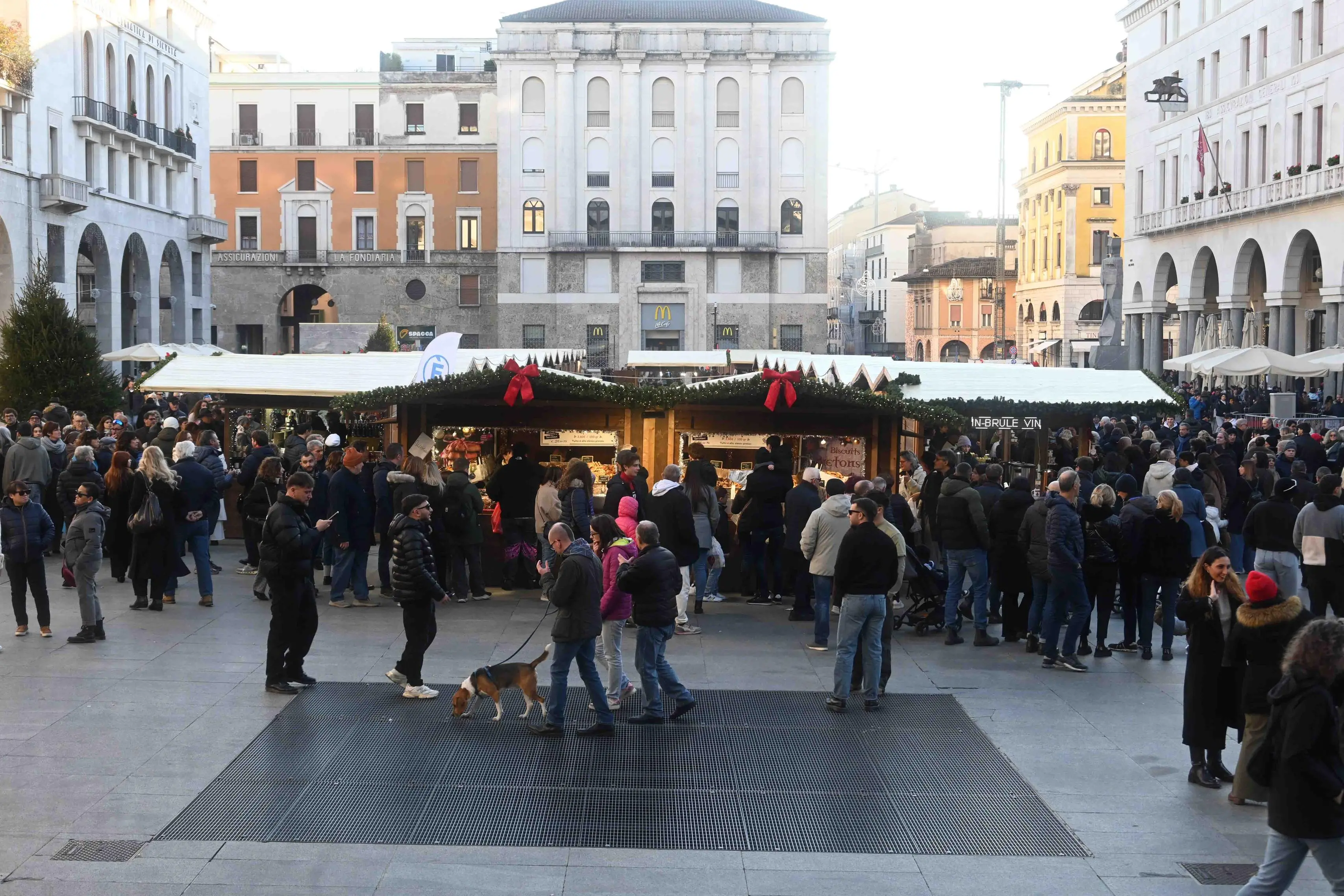 CRONACA BRESCIA CENTRO FESTA DELL'IMMACOLATA PER CARINI 08-12-2025 MARCO ORTOGNI NEW EDEN GROUP